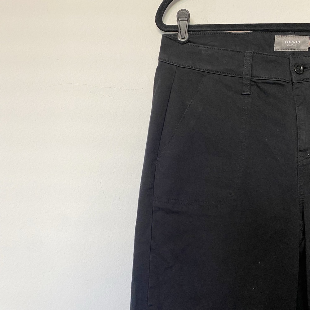 Torrid Crop Wide Leg Stretch Twill Mid-Rise Pant Black Size 12 - Picture 5 of 7